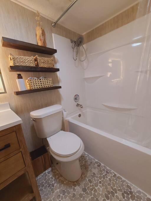 Centrally Located In Rogers And Bentonville! -Private Rooms Zewnętrze zdjęcie