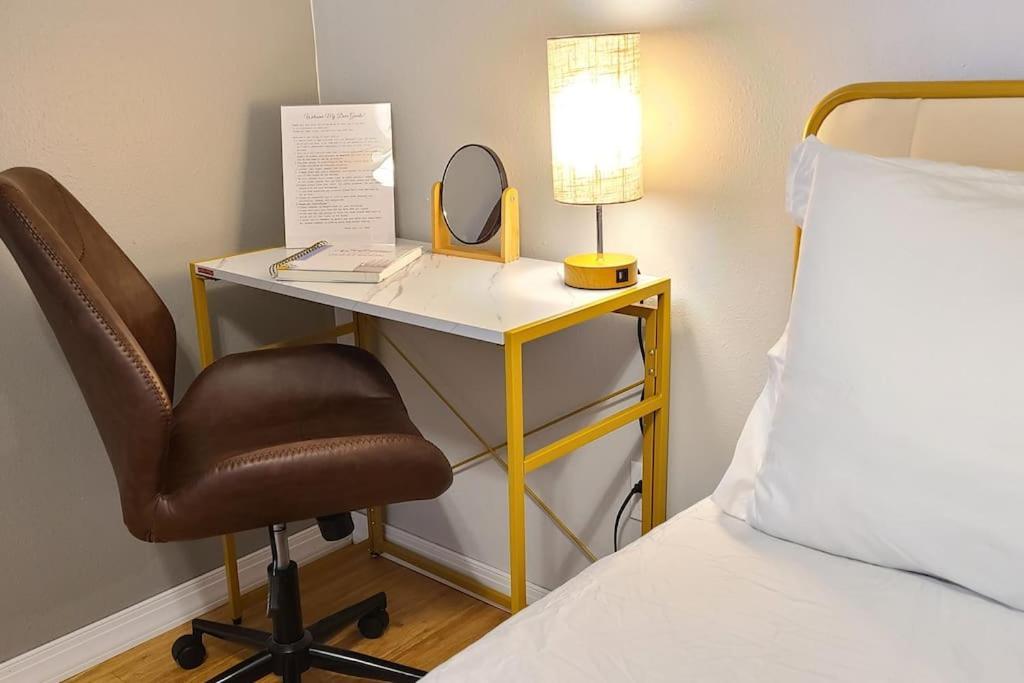 Centrally Located In Rogers And Bentonville! -Private Rooms Zewnętrze zdjęcie